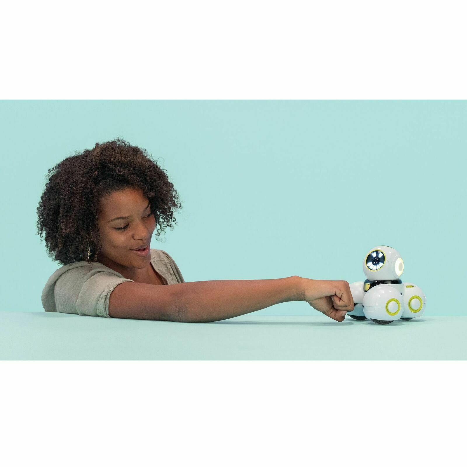  Wonder Workshop Cue – Coding Robot for Kids 10+